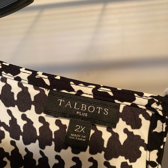 Tess’s Plus Boutique - Talbots 2X Houndstooth Blouse - Picture 3 of 4